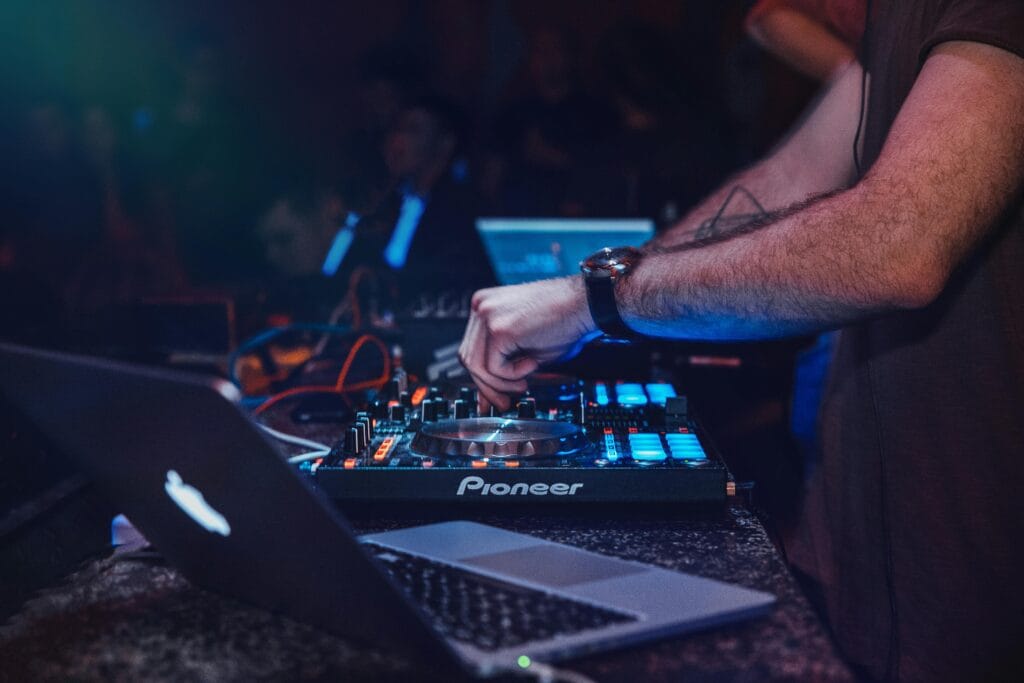 DJ – Amaravila